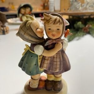 Hummel Telling Her Secret #196/0